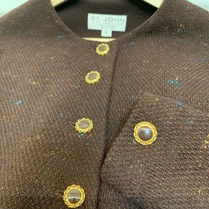 St. John collection size 6 skirt and jacket Beautiful metal buttons!
